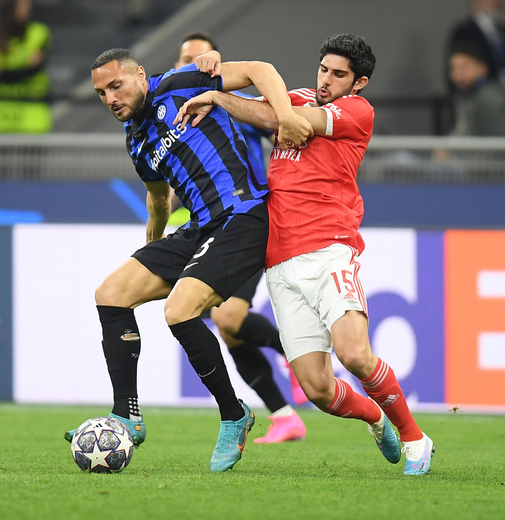 荷兰足协官方：小克鲁伊维特因伤缺战立陶宛，已经返回俱乐部