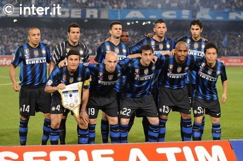 篮球篮网结束连败，全队积极庆祝