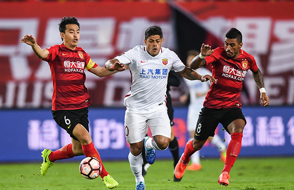 昂达夫数据：5次射门3次射正上演帽子戏法，23次传球（昂达夫爆发：5射3中戴帽，送出23次传球）