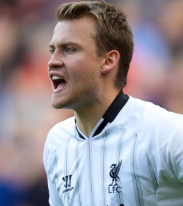 英超-利物浦2-0客胜十人西汉姆，加克波传射建功，萨拉赫未登场（英超：利物浦客场2-0击败十人西汉姆，加克波传射立功，萨拉赫未出场）