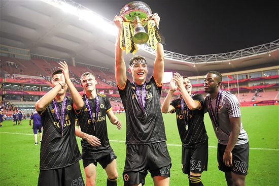 国足新主帅引发热议（国足新帅上任引热议）