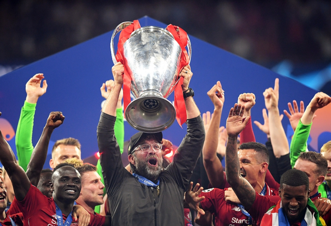 足球英超球队因球迷冲突被罚款，场面一度失控