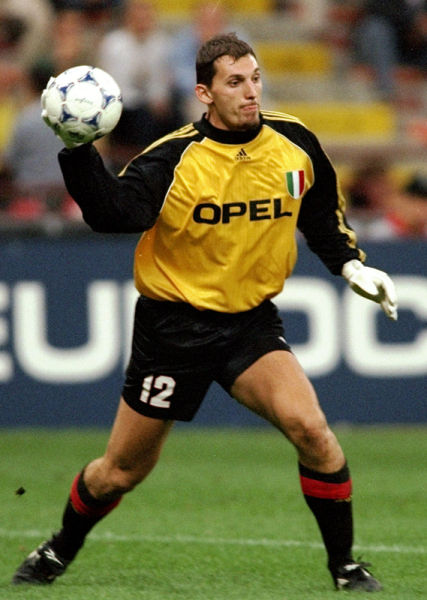 76场比赛10个帽子戏法，凯恩帽子戏法数来到德甲历史第五