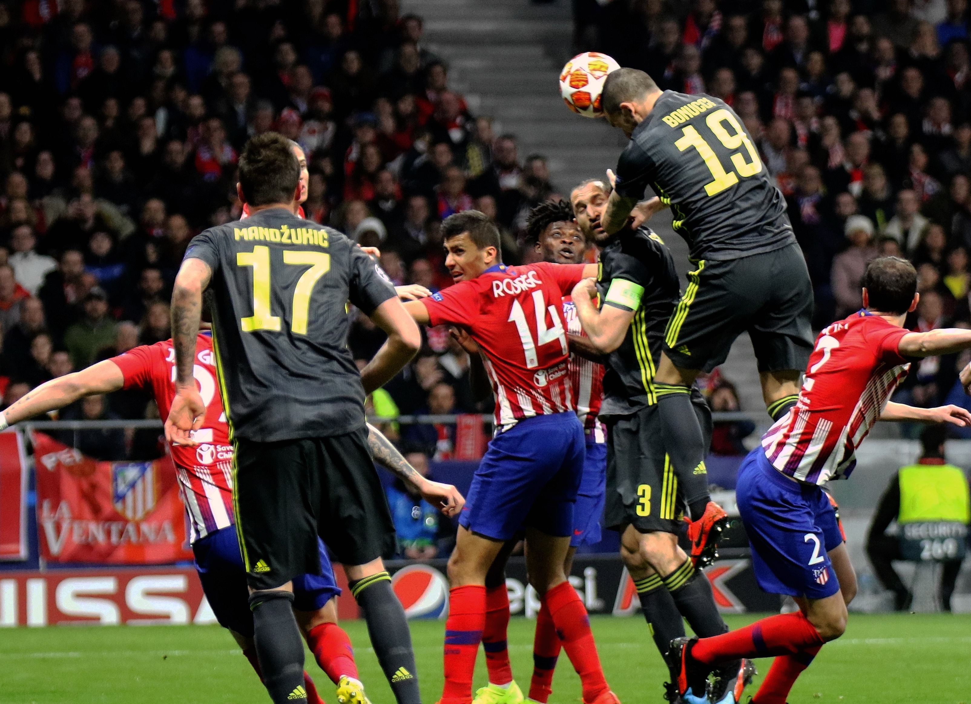 打满12分钟！怀特首节投篮10中5，得到12分2篮板2助攻