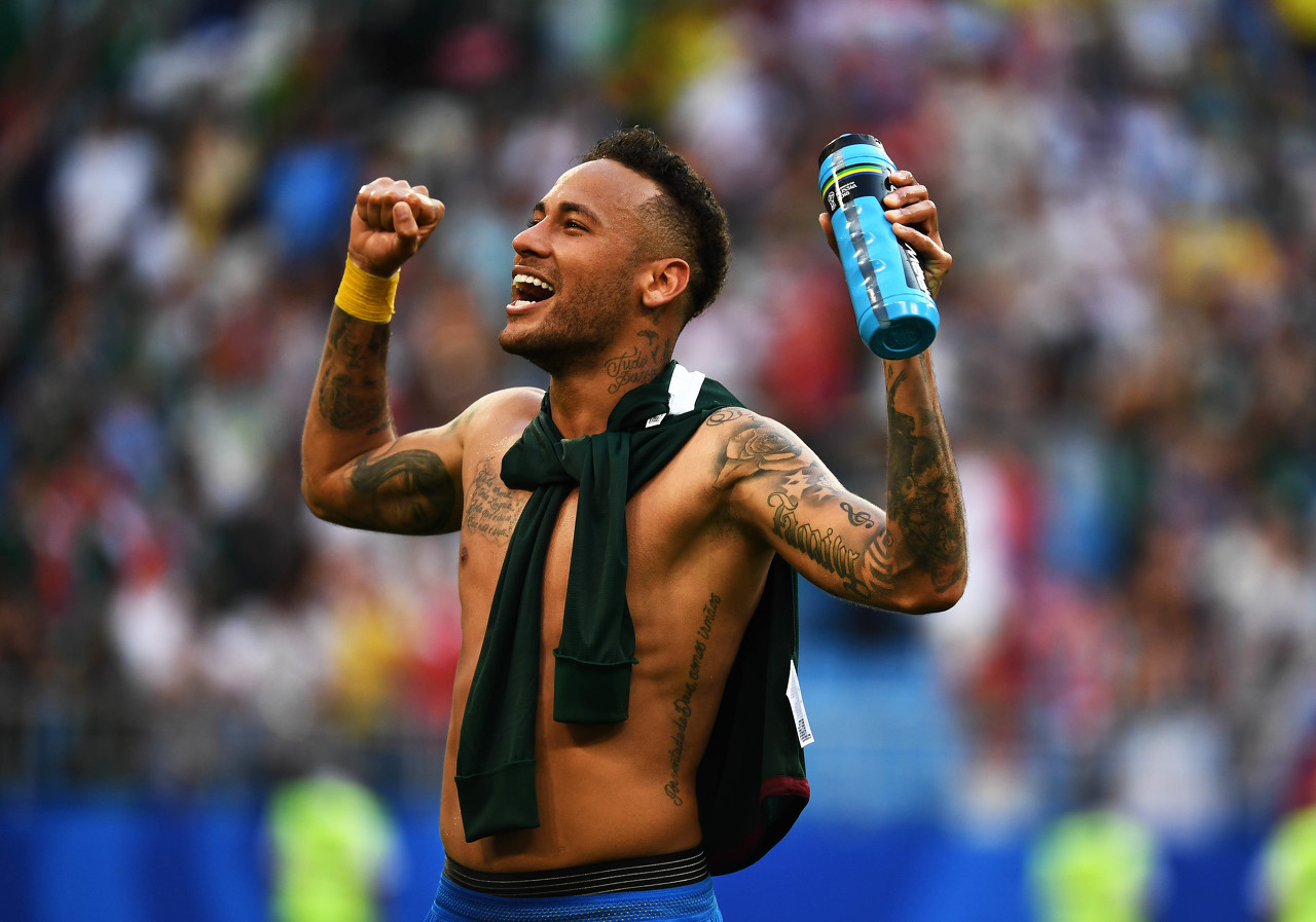 加泰电台：拉波尔塔想请前球员回诺坎普拍照，梅西不太可能去