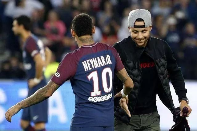 15岁道曼禁区内天秀回旋破门，青年欧冠阿森纳4-2逆转拜仁（青年欧冠15岁道曼禁区回旋破门，阿森纳4-2逆转拜仁）